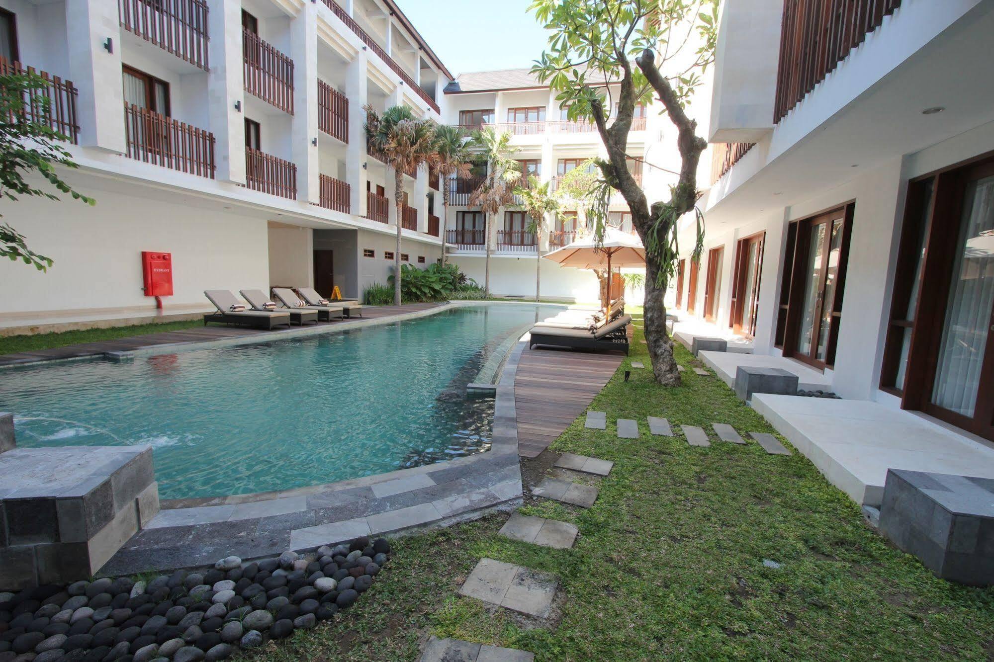 Grand La Walon Hotel Legian Eksteriør billede